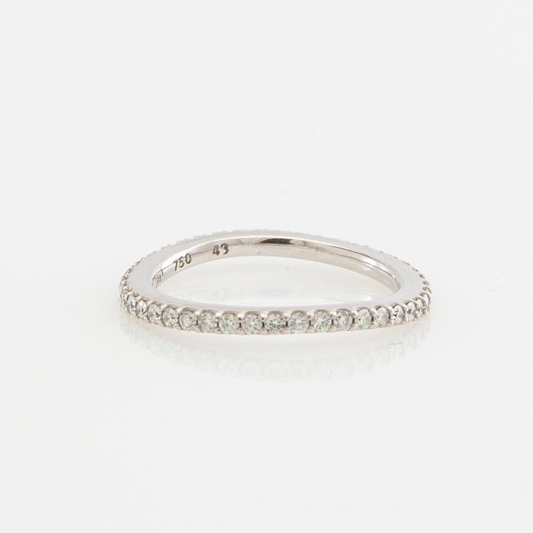 Ole Lynggaard, alliance ring, 18k white gold with brilliant-cut diamonds.