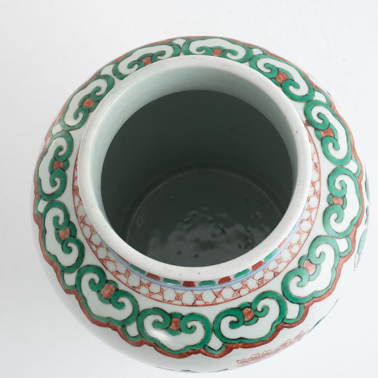 Urna, porslin, Kangxistil, möjligen Samson, omkring 1900.