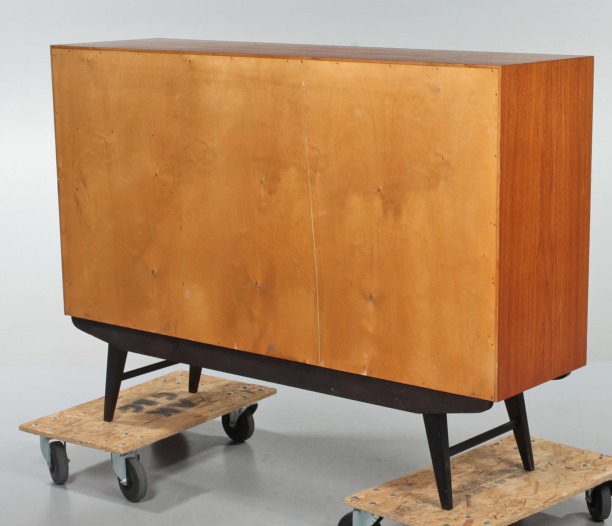 SIDEBOARD, 1900-talets tredje kvartal.