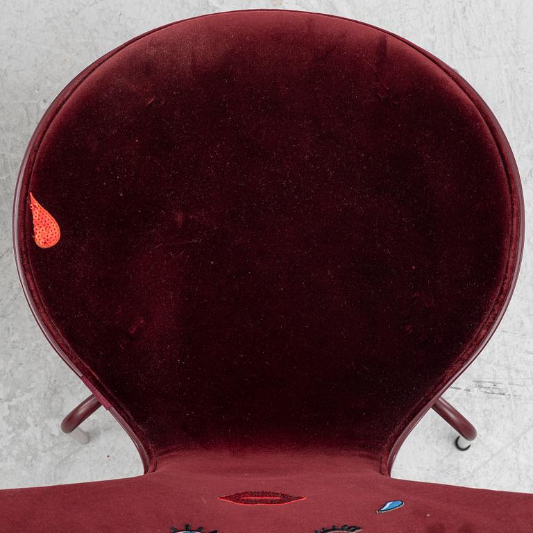 Arne Jacobsen, a pair of 'Sjuan' chairs, special edition Lala Berlin, Republic of Fritz Hansen, 2017.