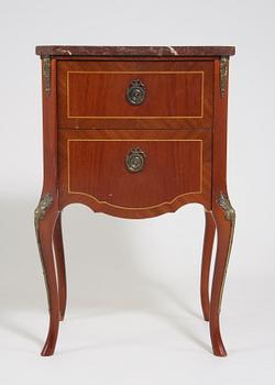 BYRÅ, gustaviansk stil, 1900-talets slut.