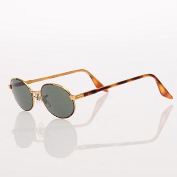 RAY-BAN SIDESTREET CROSSWALK SUNGLASSES.