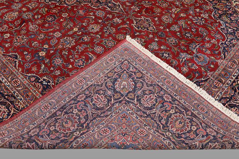 A semi-antique Keshan carpet, signed, 449 x 317 cm.