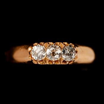 RING, 18 k guld, 3 briljantslipade diamanter totalt ca 0.70 ct, svenska stämplar. Total vikt ca 5 gram.