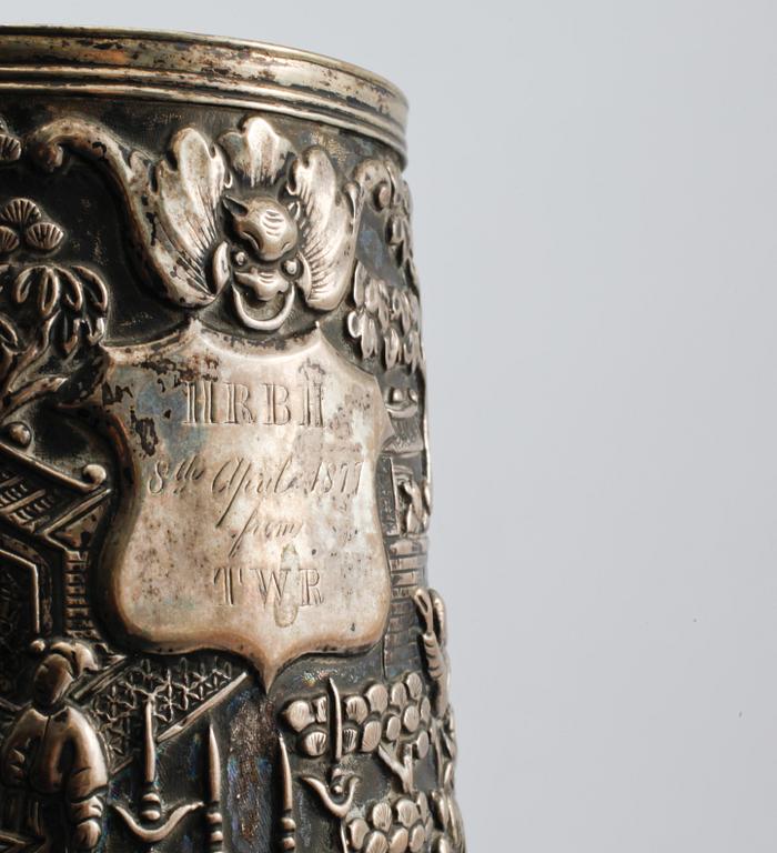 MUGG, silver, troligen Kina, 1800-talets andra hälft, vikt 240 gram.
