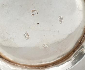 TEKANNA, silver, 1800-talets första del. Vikt ca 274 g.