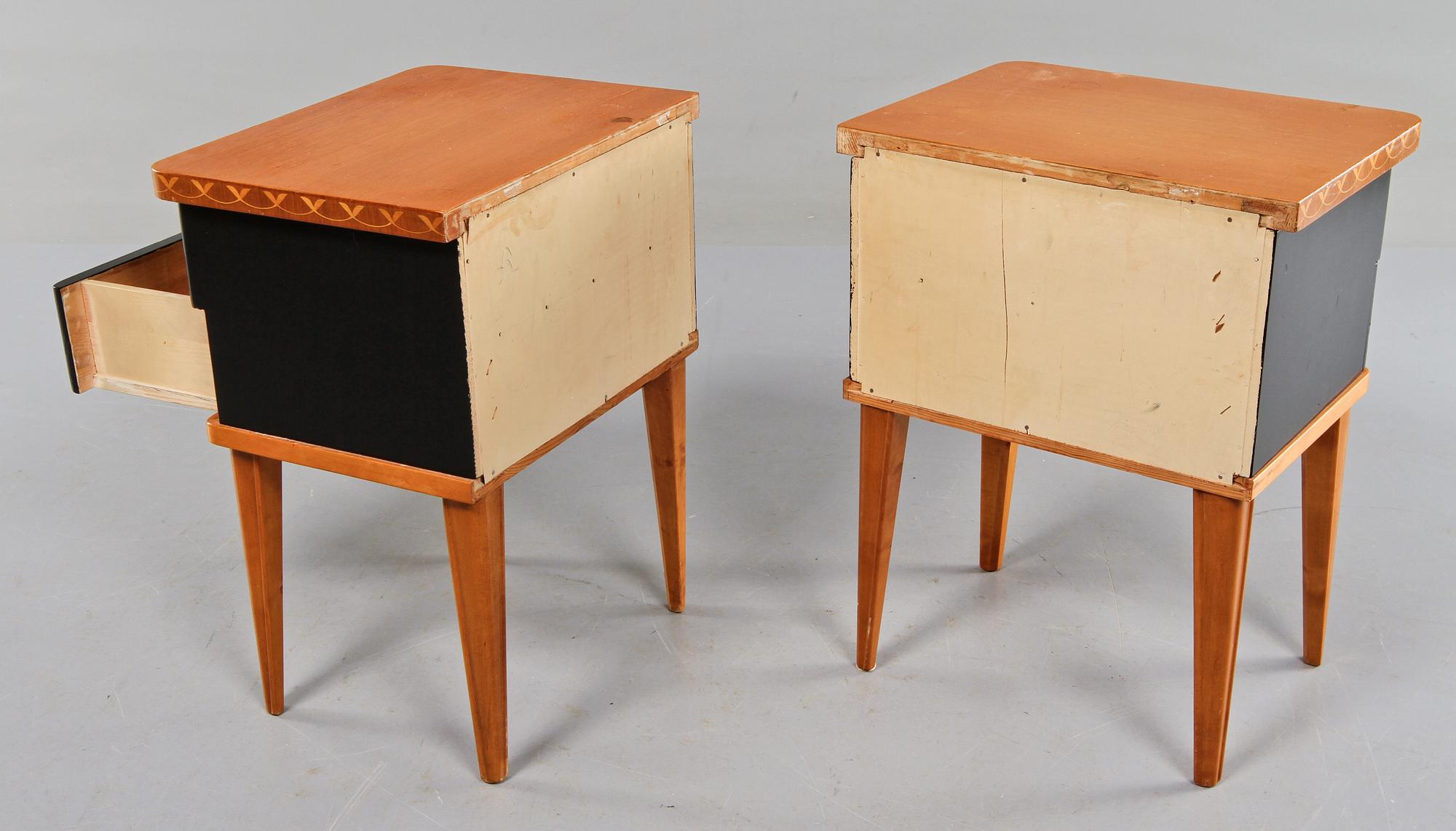 SÄNGBORD, ett par, omkring 1900-talets mitt.