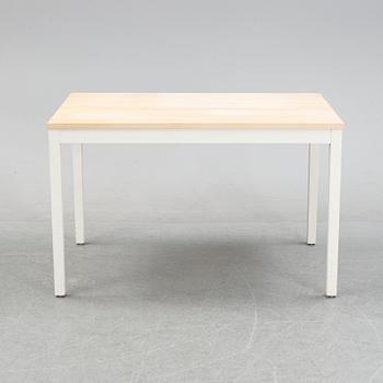 Matbord, 'Multi-O', Nirvan Richter för Norrgavel, 2000-tal.