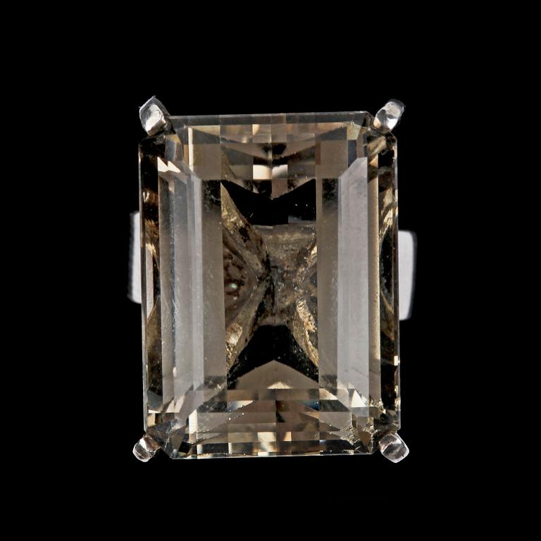 RINGAR, 2 st, silver med sten resp glas, 1975.