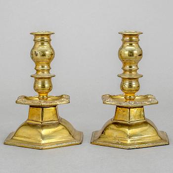 LJUSSTAKAR, ett par, mässing, barockstil, 1800-tal.