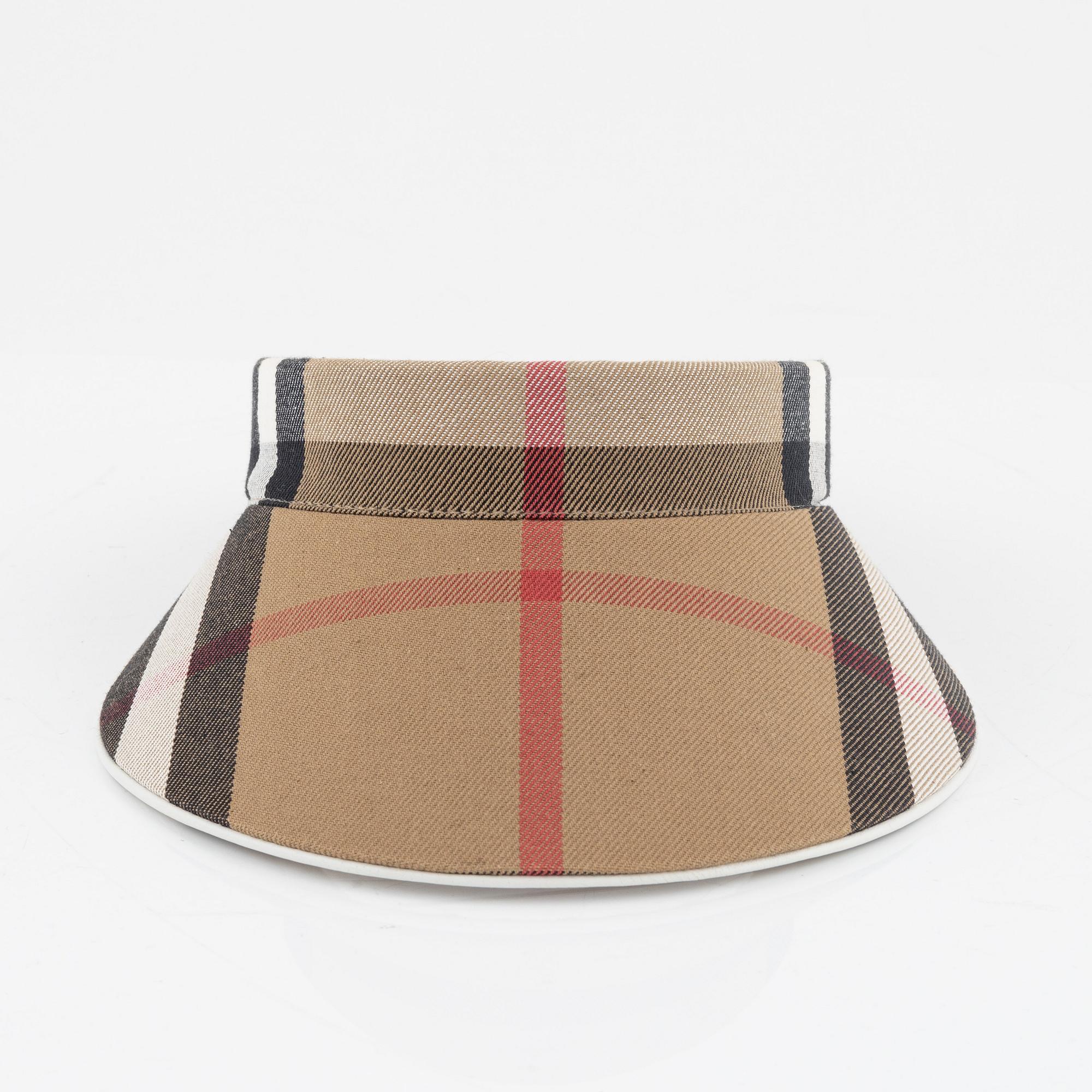 Burberry, väska, solskärm samt keps.