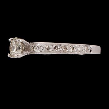 RING, 14 k vitguld, briljantslipade diamanter tot ca 1.00 ct.