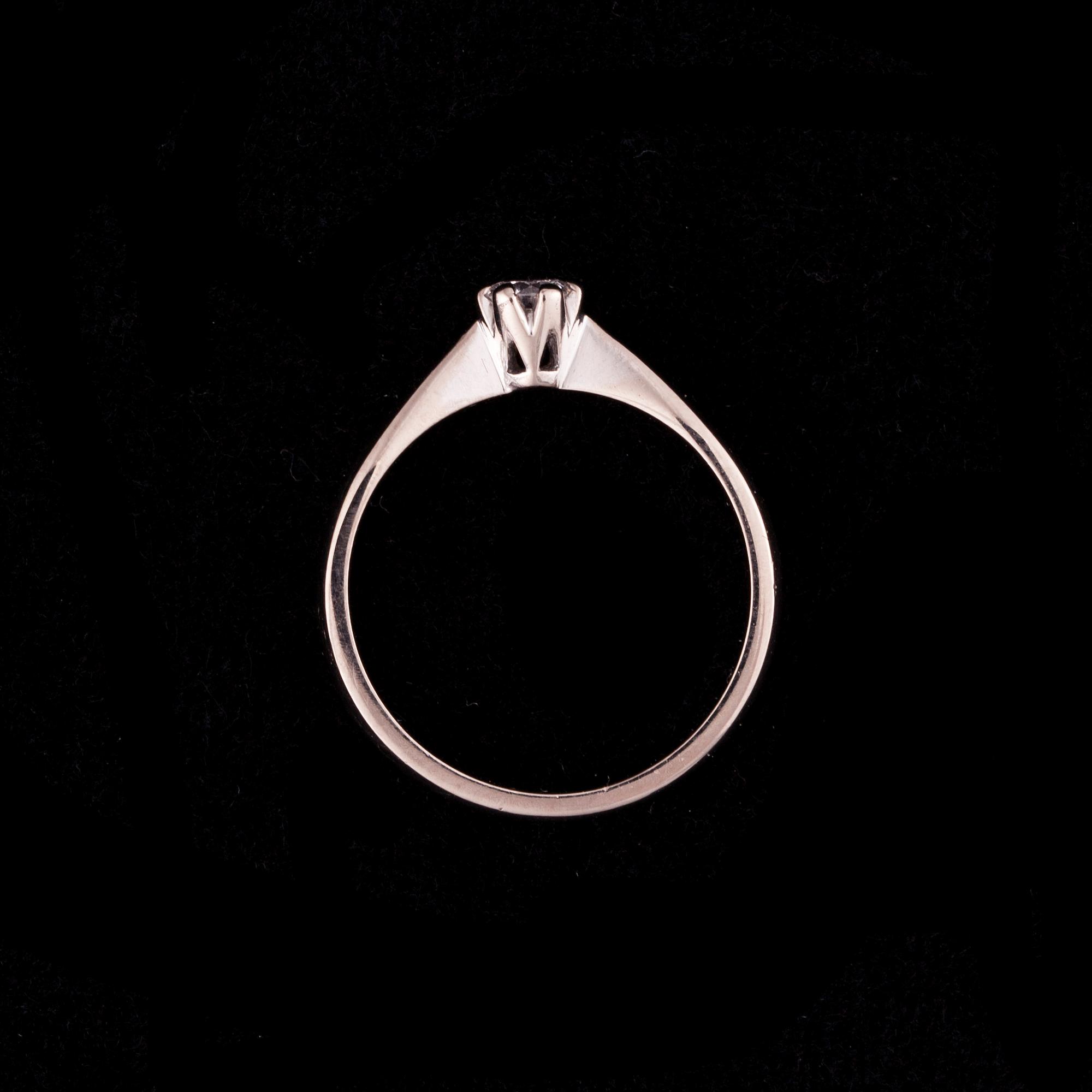 RING, vitguld 18K, diamant 0,15 ct. Vikt 2,7 g.