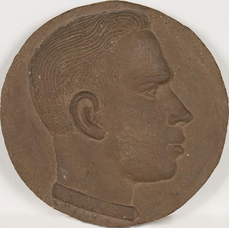 Michael Schilkin, reliefi, kivitavaraa, signeerattu M. Schilkin 1937.