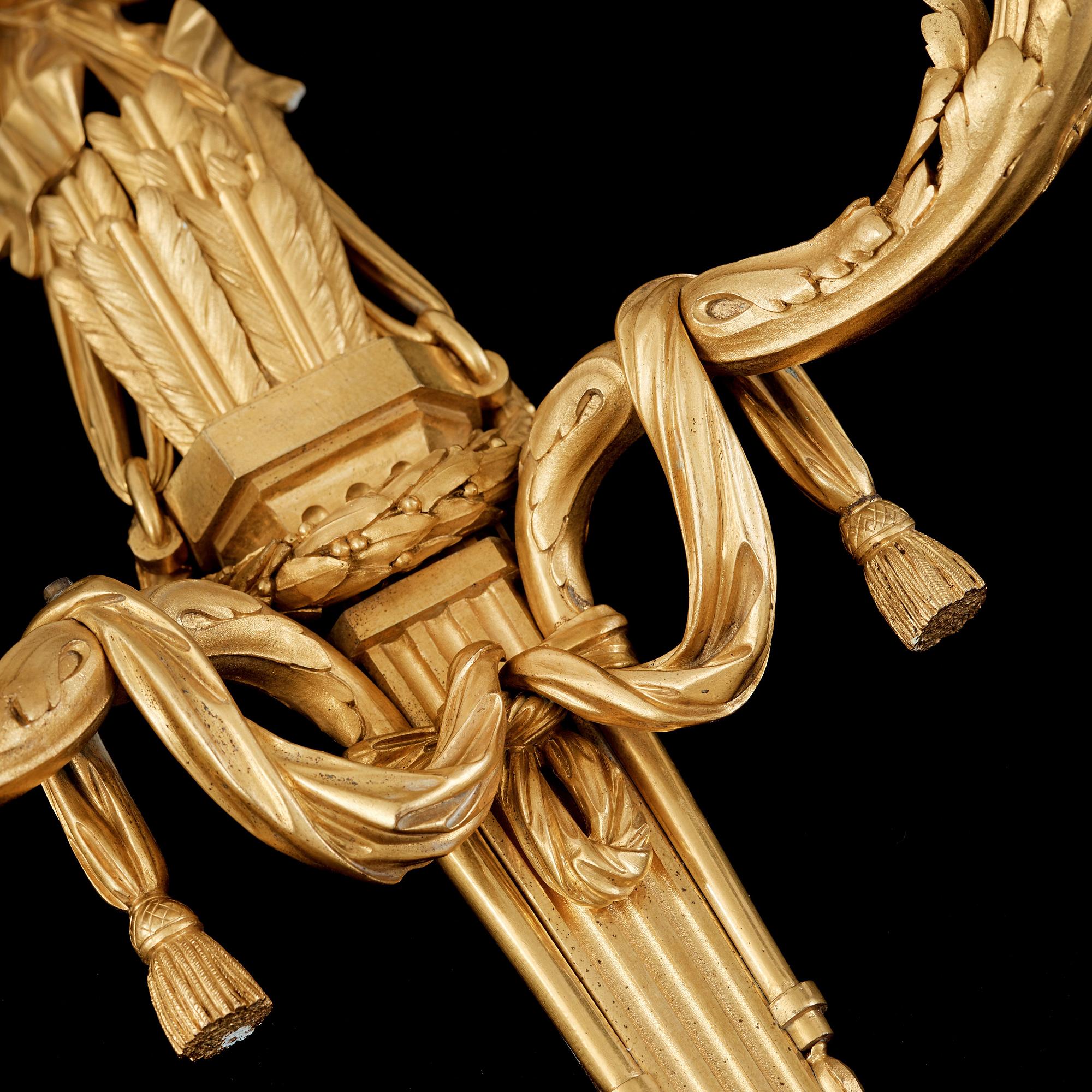 APPLIQUER, för två ljus, fyra stycken, av Victor Paillard (1805-1886). Louis XVI-stil, 1800-talets andra hälft.