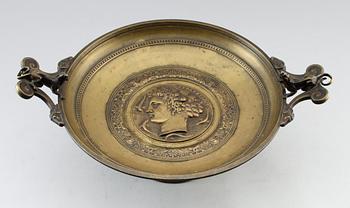 TAZZA, brons, signerad F Levillain.