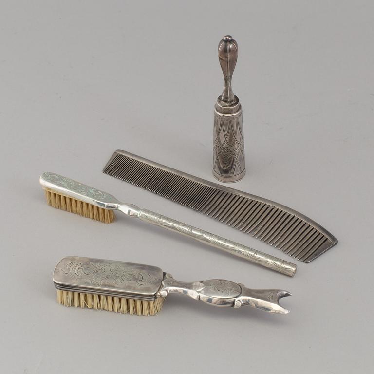 TOALETTARTIKLAR, fyra delar, silver, 1800-tal. Vikt ca 135 gram.