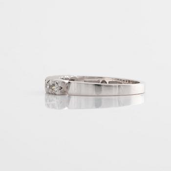 Ring allians med briljantslipade diamanter.