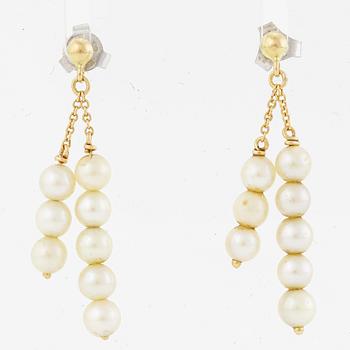 Earrings, a pair, 18K gold with pearls.