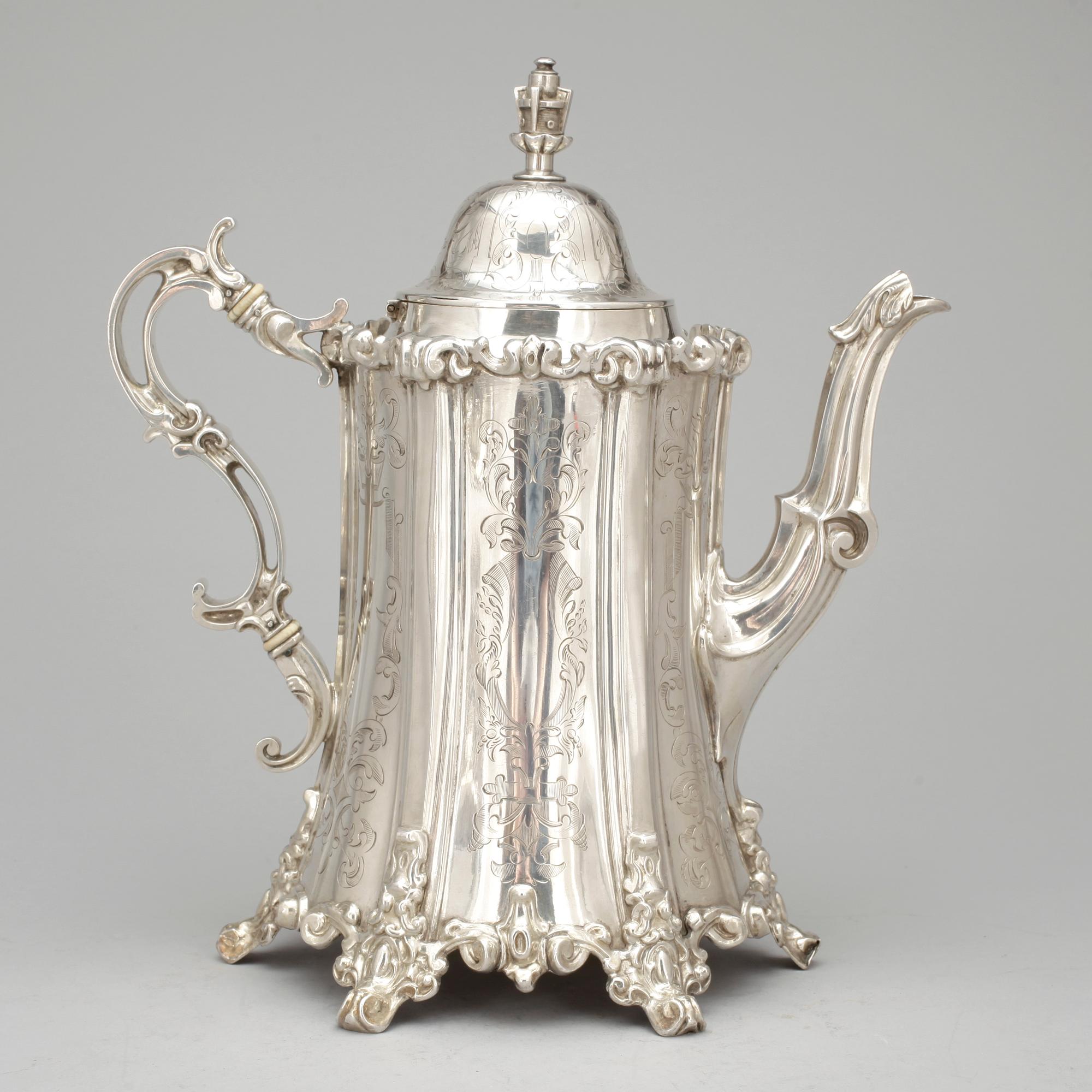 KAFFEKANNA, silver, Gustaf Möllenborg Féron, Stockholm, 1851. Vikt: 1048 gram.