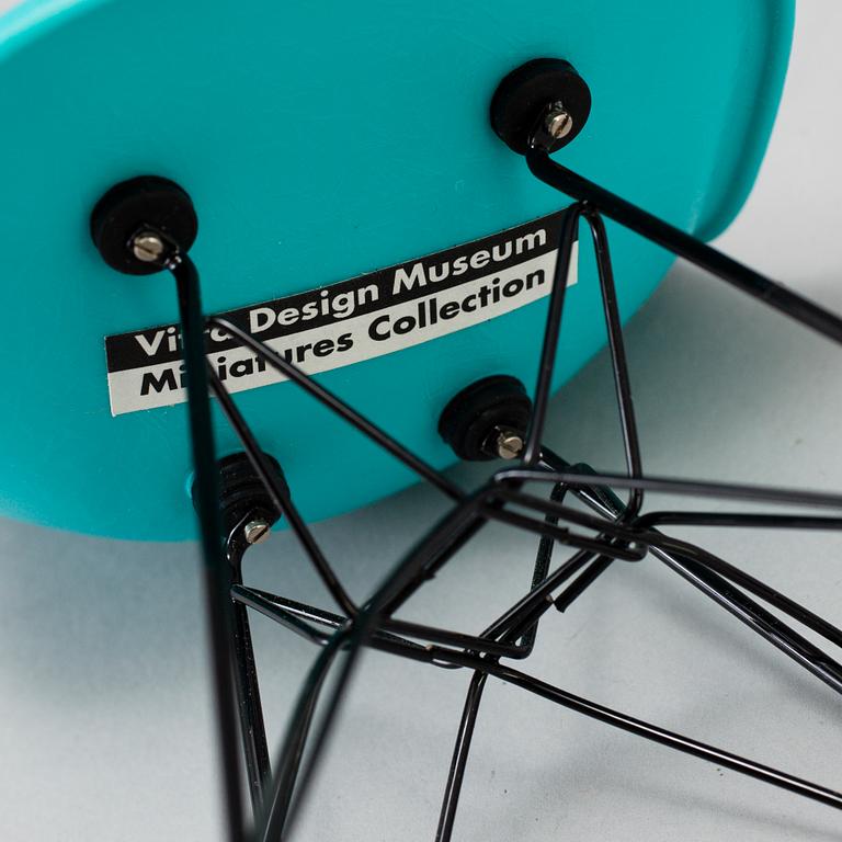A lot of eight miniature design chairs some by Vitra, 20/21st century.