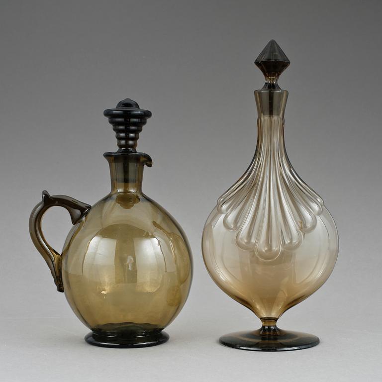 KARAFFER, 2 st, glas, bl.a. Simon Gate, Sandvik, 1920-30-tal.