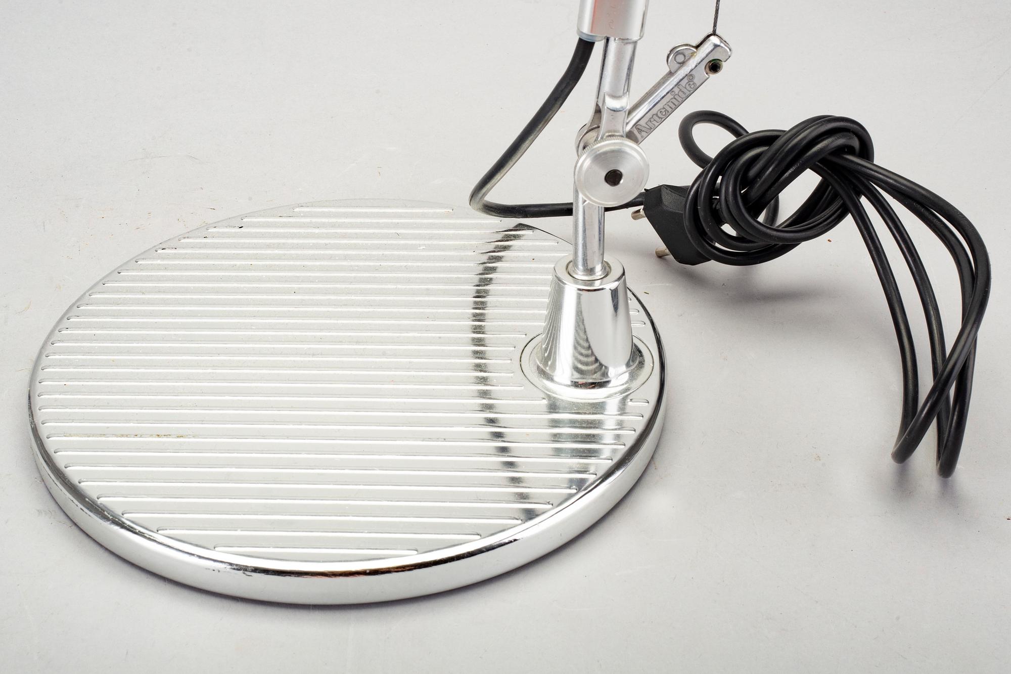 BORDSLAMPOR, ett par, "Tolomeo", Michele De Lucchi och Giancarlo Fassina, för Artemide, Italien.