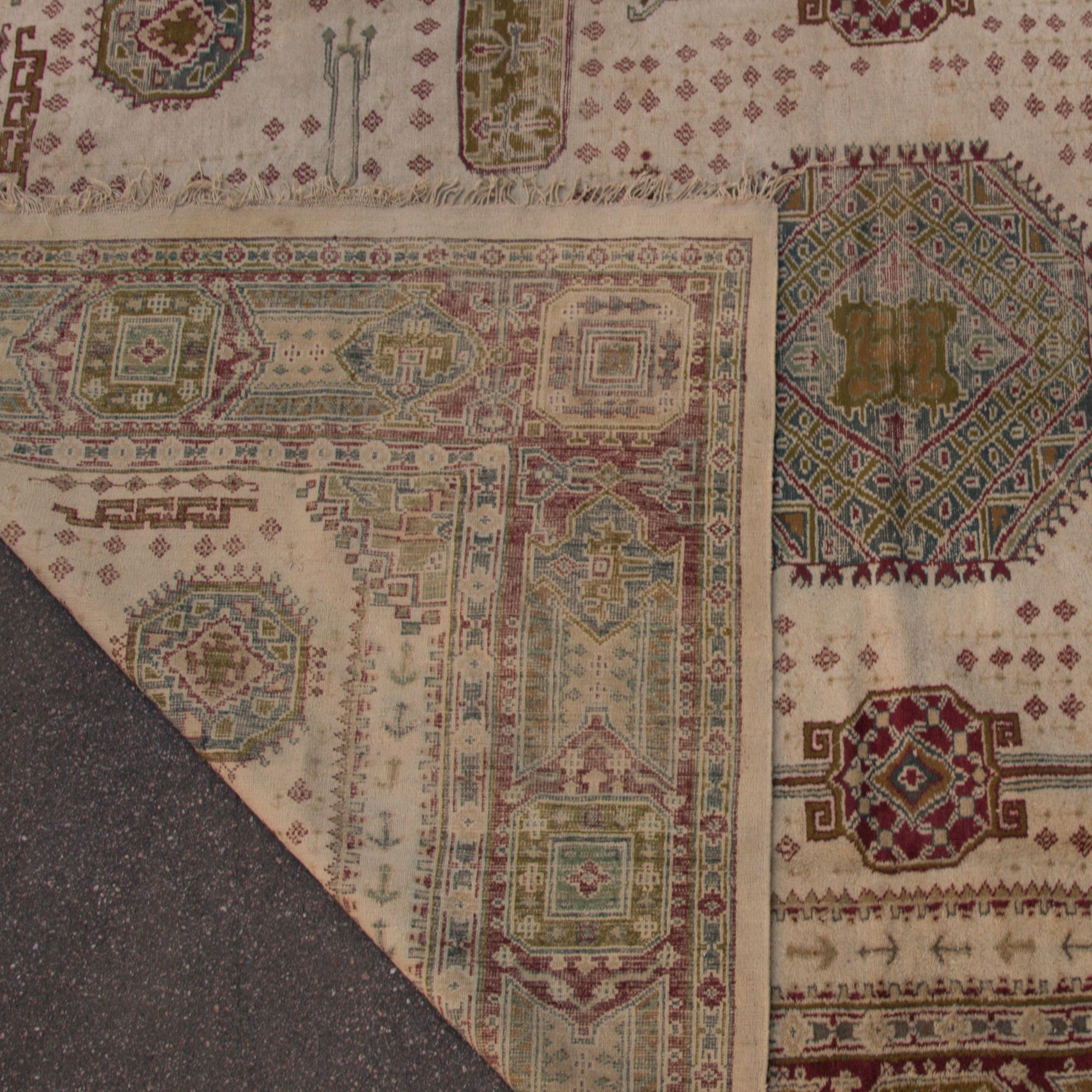 MATTA, semiantik. Ca 363 x 292 cm.