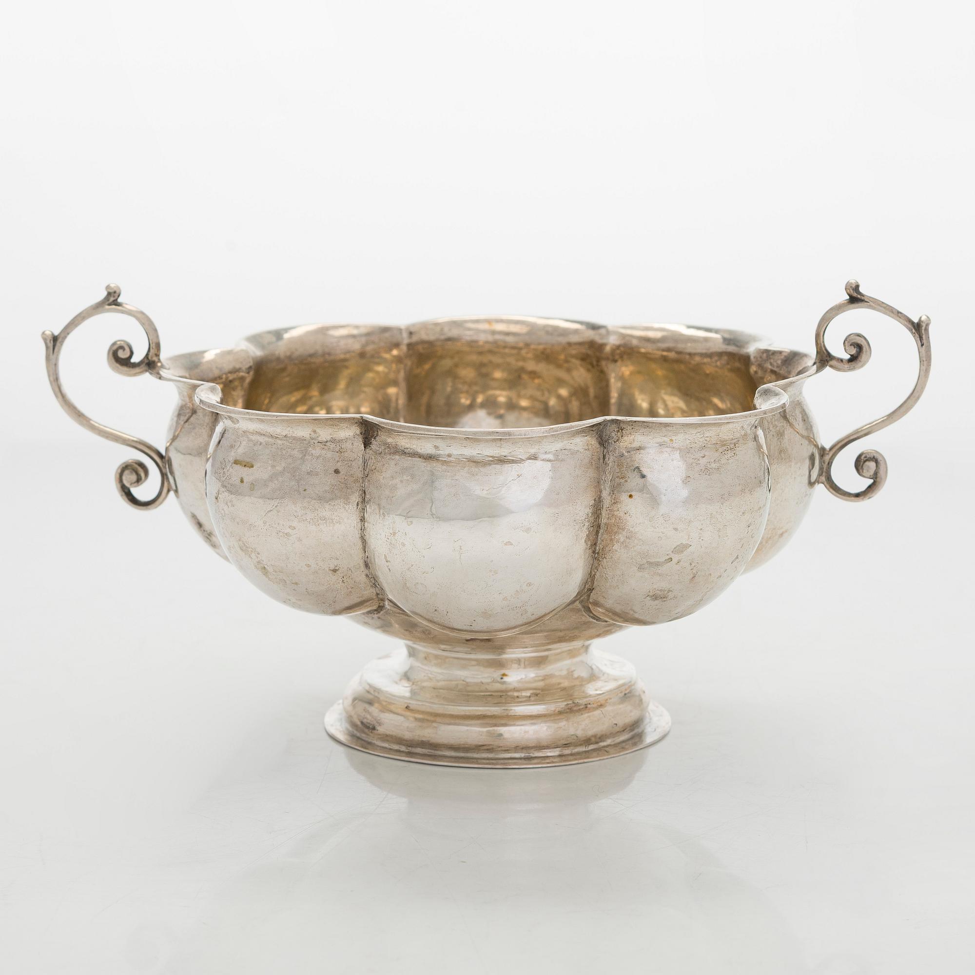 Skål, silver, 1700-tal, oidentifierade stämplar.