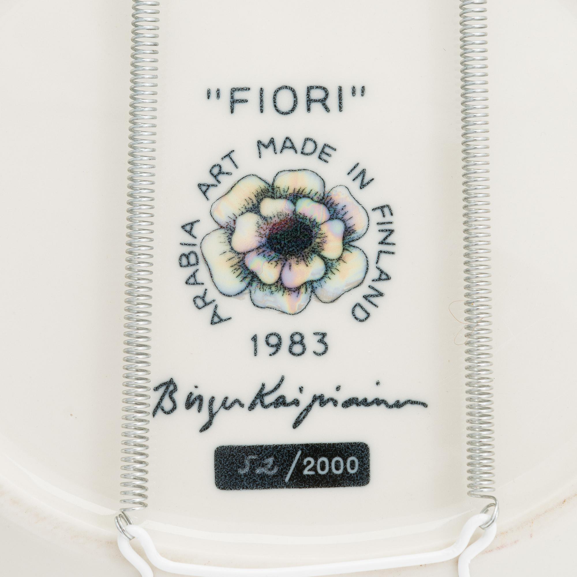 Birger Kaipiainen, fat, "Fiori", keramik, "Birger Kaipiainen, Arabia art made in Finland 1983", numrerad 52/2000.