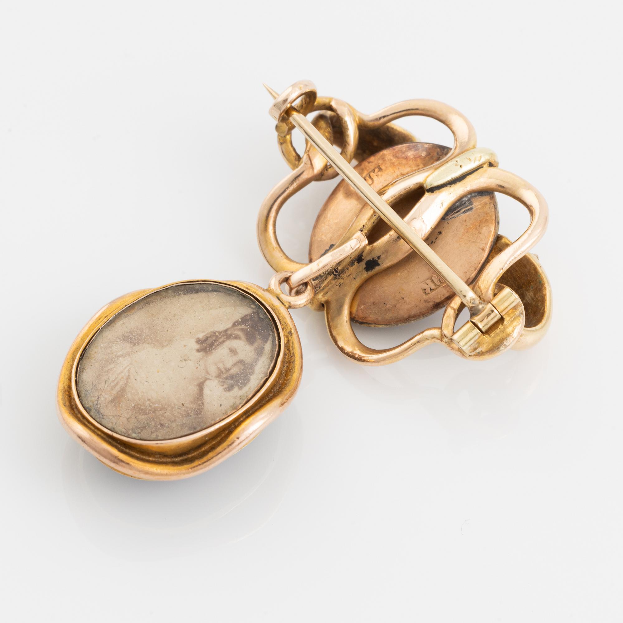 Brosch/medaljong 14K guld med granater, 1800-tal.