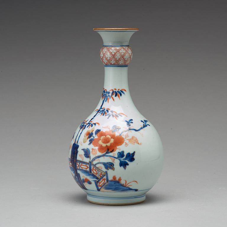 VAS, porslin. Qingdynastin, Kangxi (1662-1722).