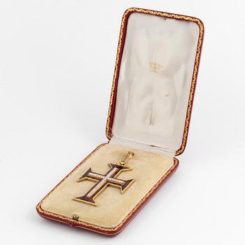 KORS, 'Order of Christ Portugal'.
18K guld med briljanter och troligen folierade granater, i ett specialanpassat etui.