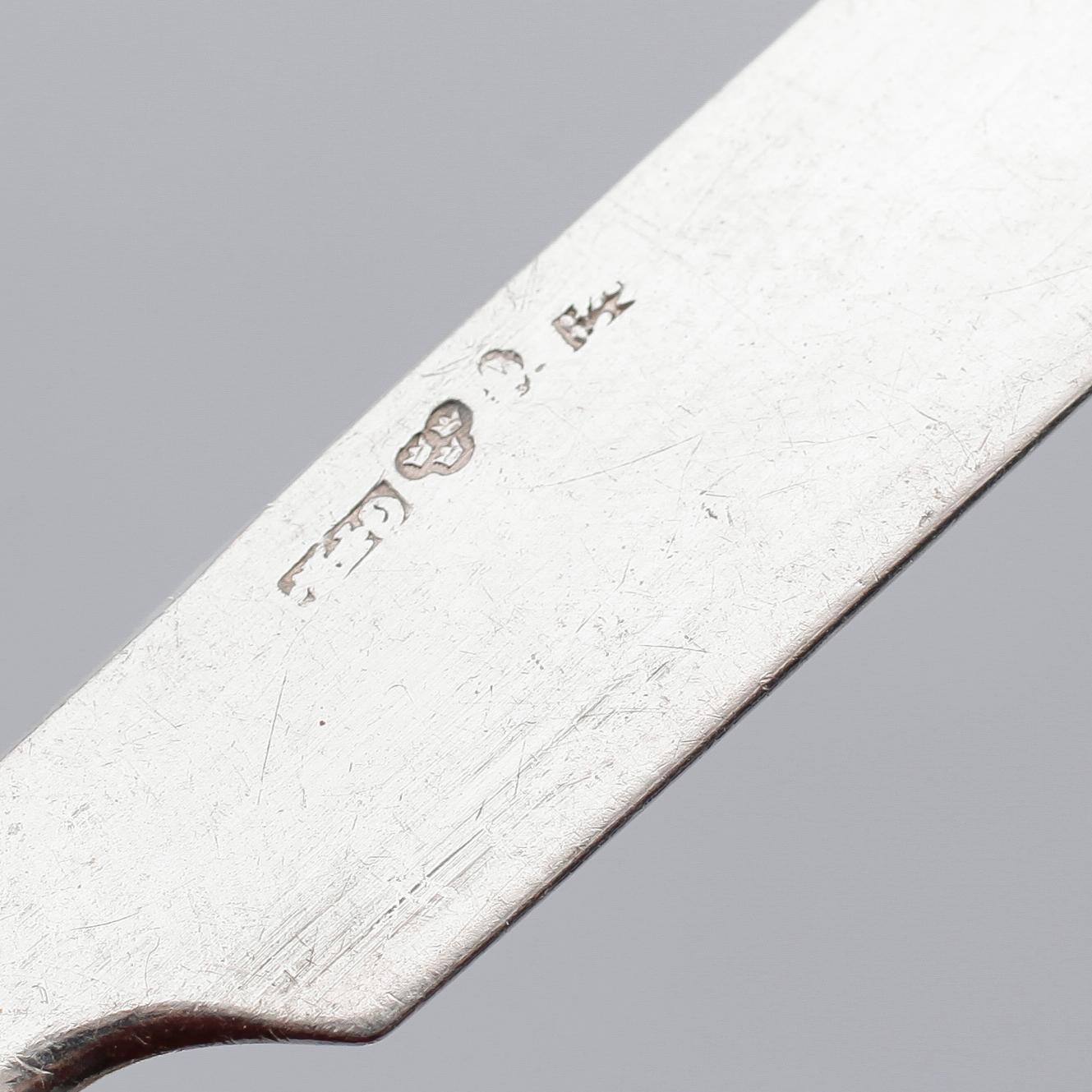 FRUKTKNIVAR, 11 st (5+6), snarlika, silver, 1800-talets första hälft. Vikt ca 418 gram.