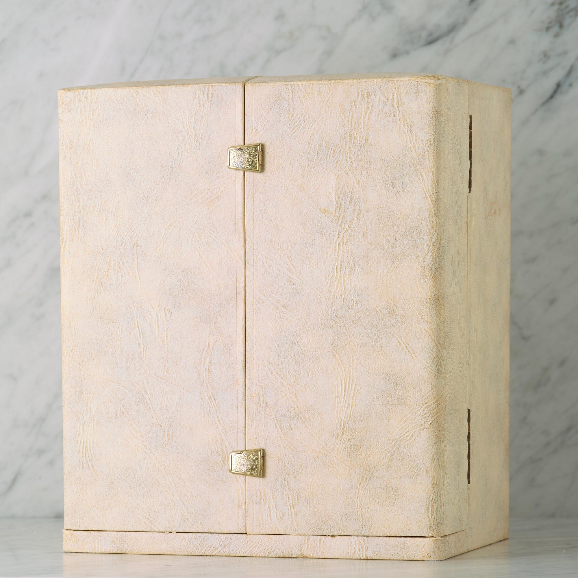 JAEGER-LE COULTRE, Atmos, "Black Chinoiserie Marina", table clock, 24 x 18.5 x 12.5 cm.