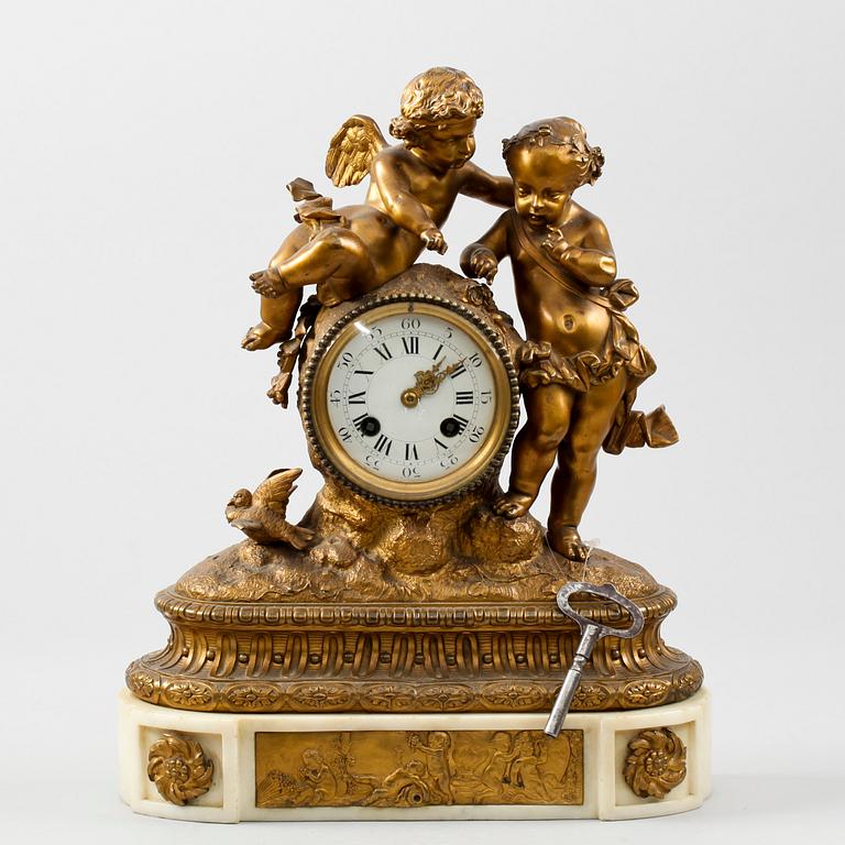 BORDSPENDYL, troligen Frankrike omkr 1900.