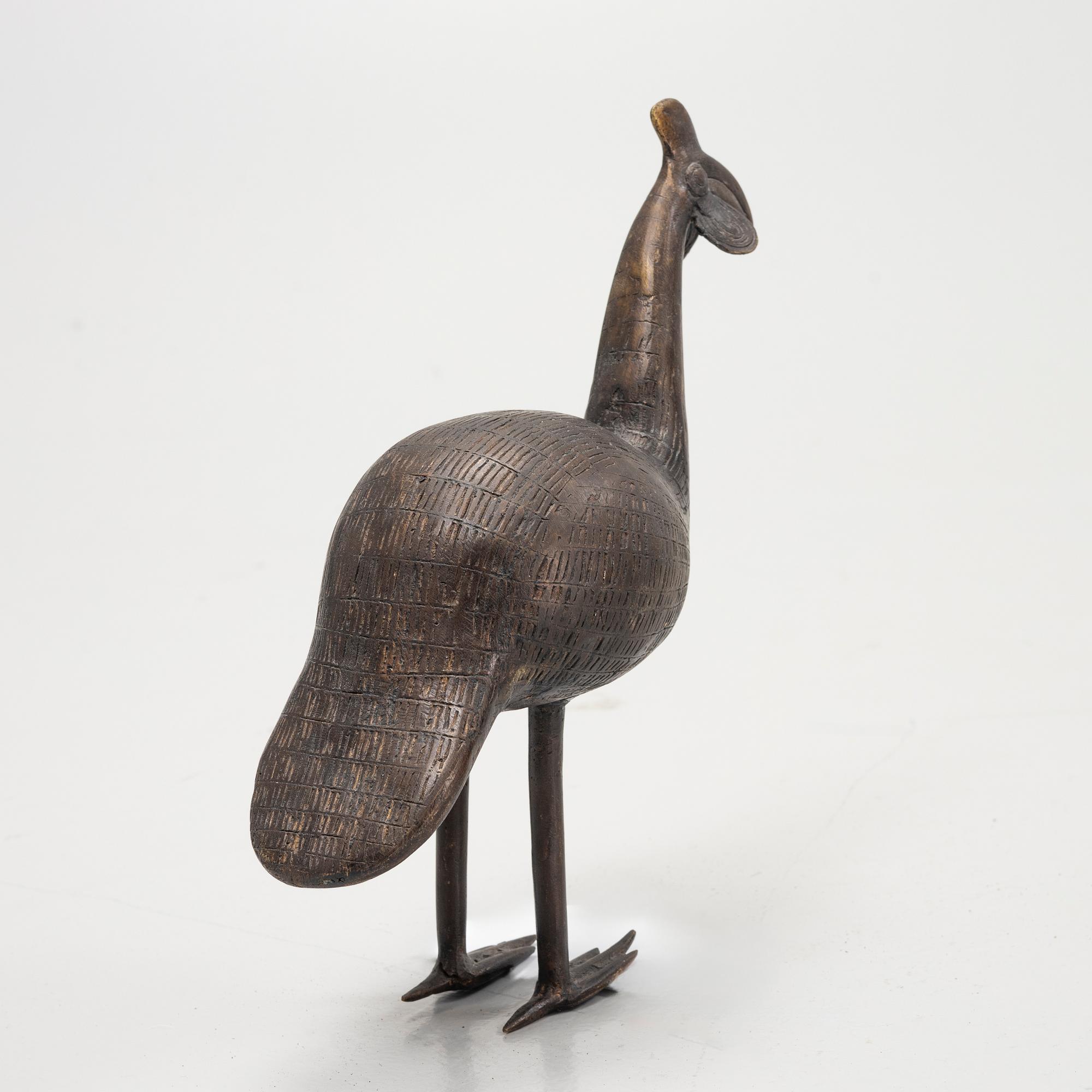 Twelve sculptures, reportedly from Makonde, Tanzania, Luba, Congo, and moore, from the second half of the 20:th century.