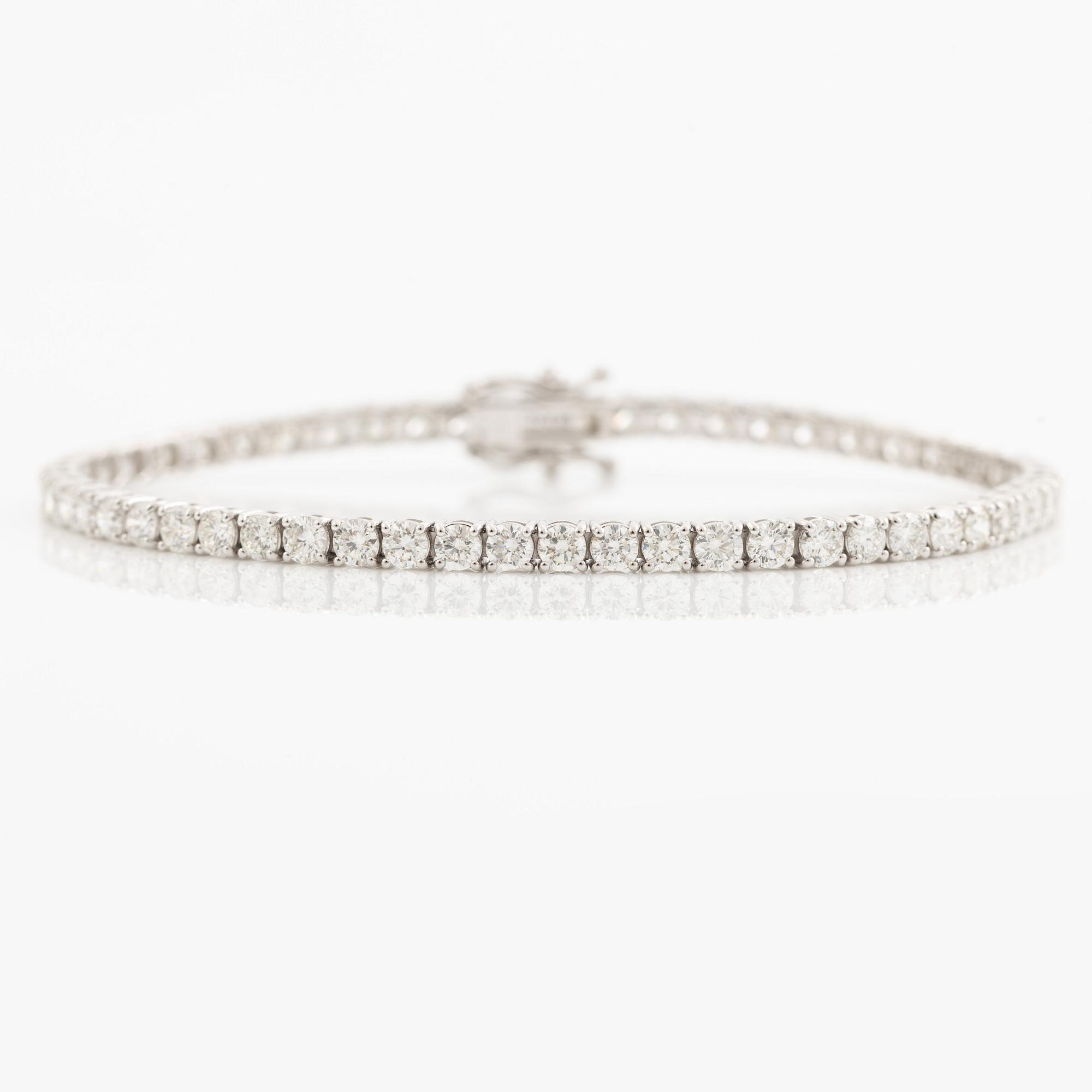 Tennis bracelet 18K white gold with brilliant-cut diamonds.