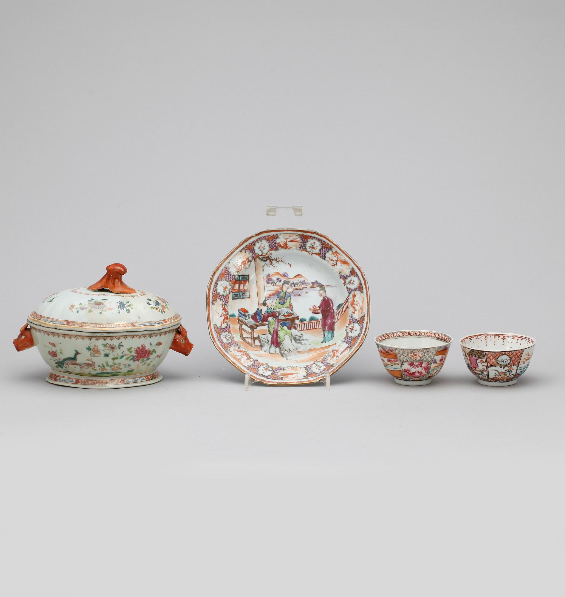 TERRIN MED LOCK, KOPPAR, 2 st, samt FAT, porslin, Qianlong, Kina, 1700-tal.