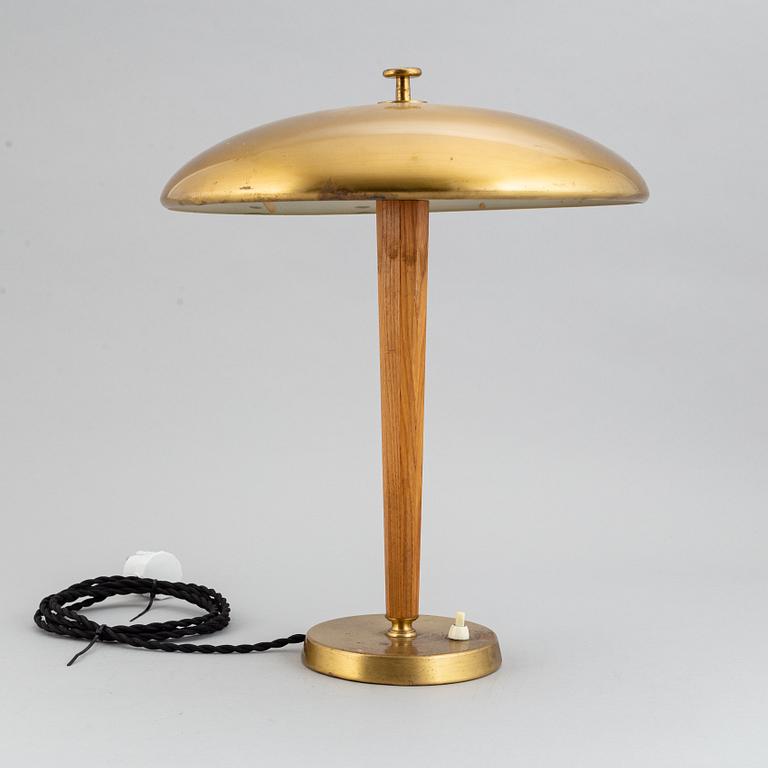 Nordiska Kompaniet, a Swedish Modern table light, 1940's.