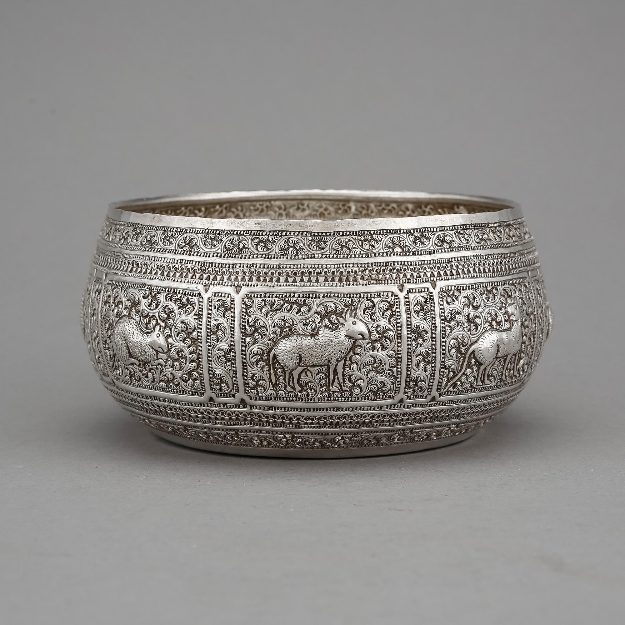 SKÅL, silver, troligen Thailand, 1900-tal. Vikt ca 220g.
