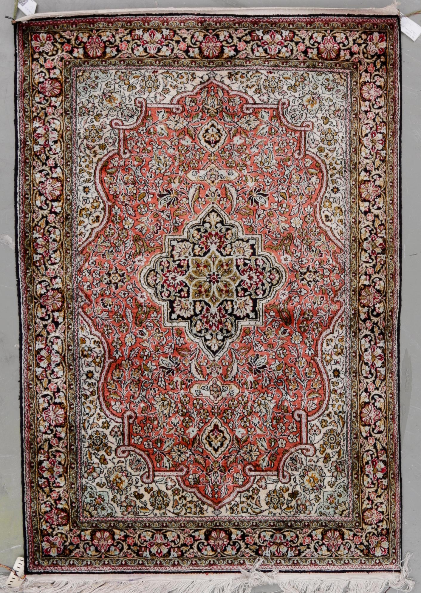 MATTA, old, silke Ghom. Ca 159 x 108 cm.