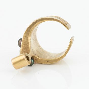 Karlheinz Sauer, ring 18K guld med svart diamant samt odlade pärlor, Kalmar 2018.
