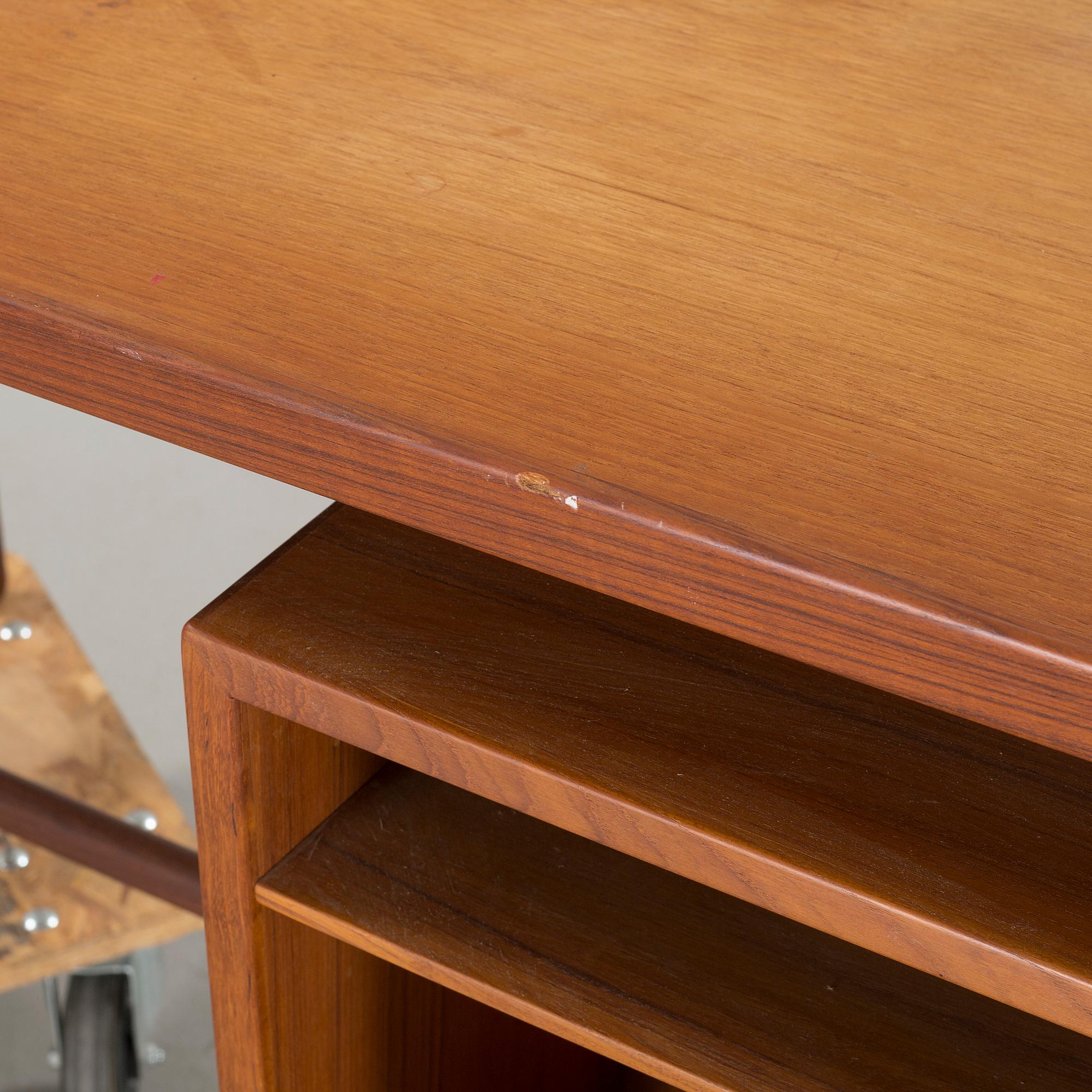 A writing desk, designed by Arne Vodder for Vamo Møbelfabrik, third quarter of the 20th century.