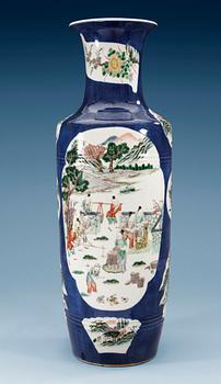 1453. A powder blue famille verte vase, late Qing dynasty.