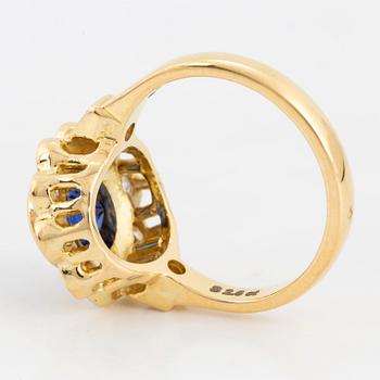 2,26 ct sapphire and old-cut diamond cluster ring.