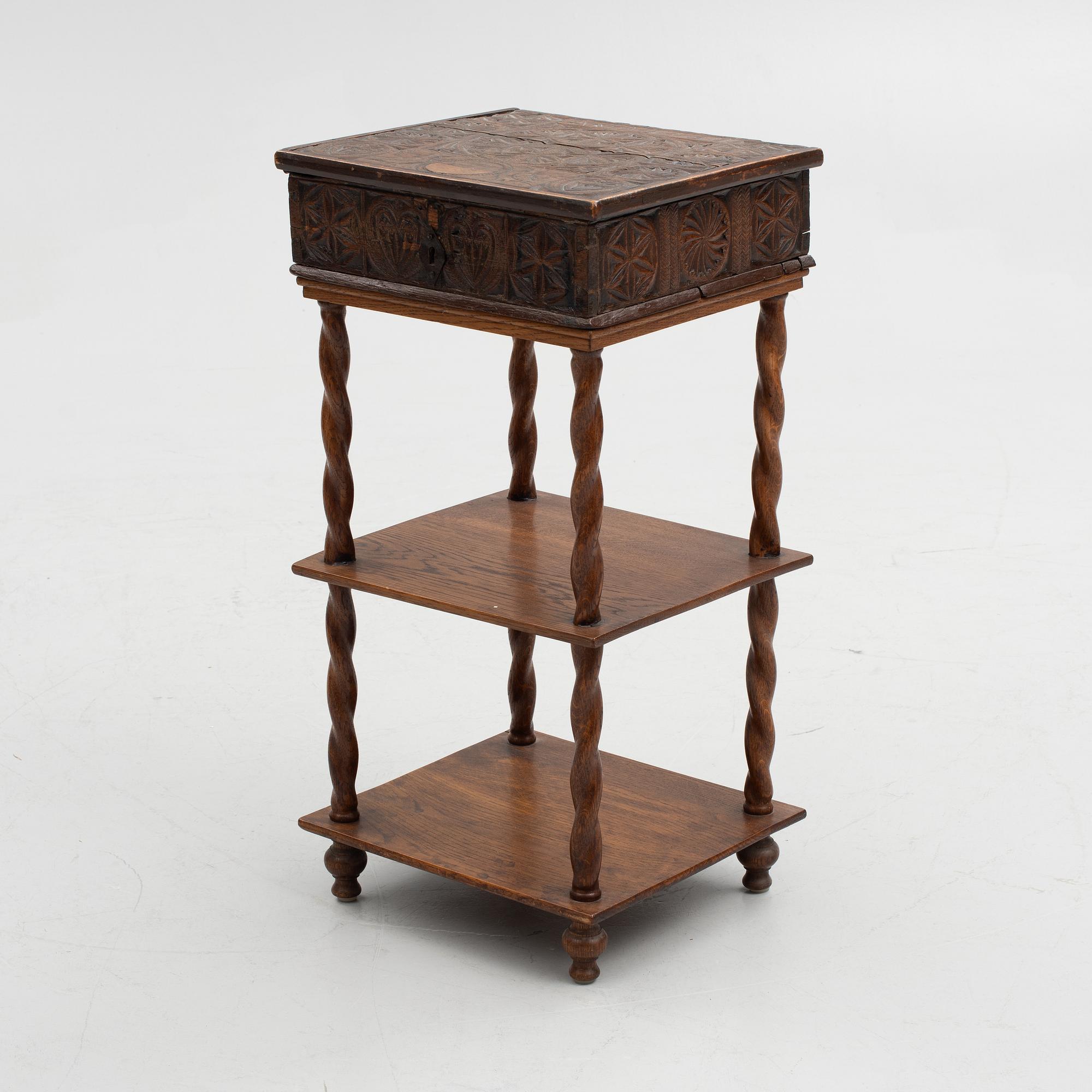 Skrin på benställning, 3 st, barock, 16-/1700-tal.