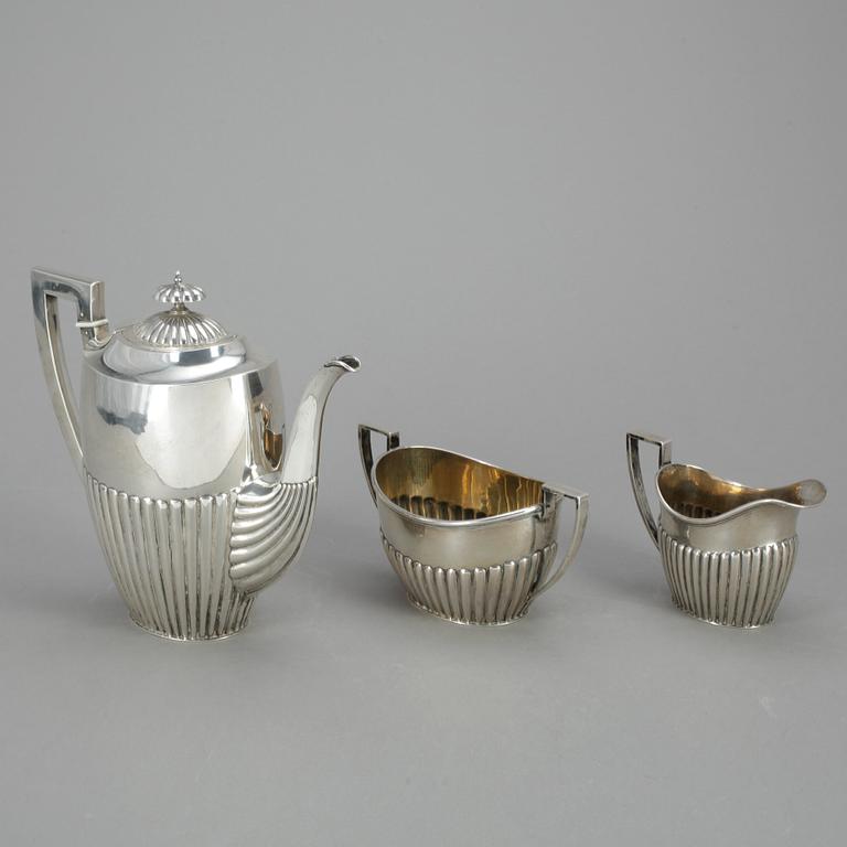 KAFFESERVIS, 3 delar, silver, CG Hallberg, Stockholm, 1909. Vikt ca 1237g.