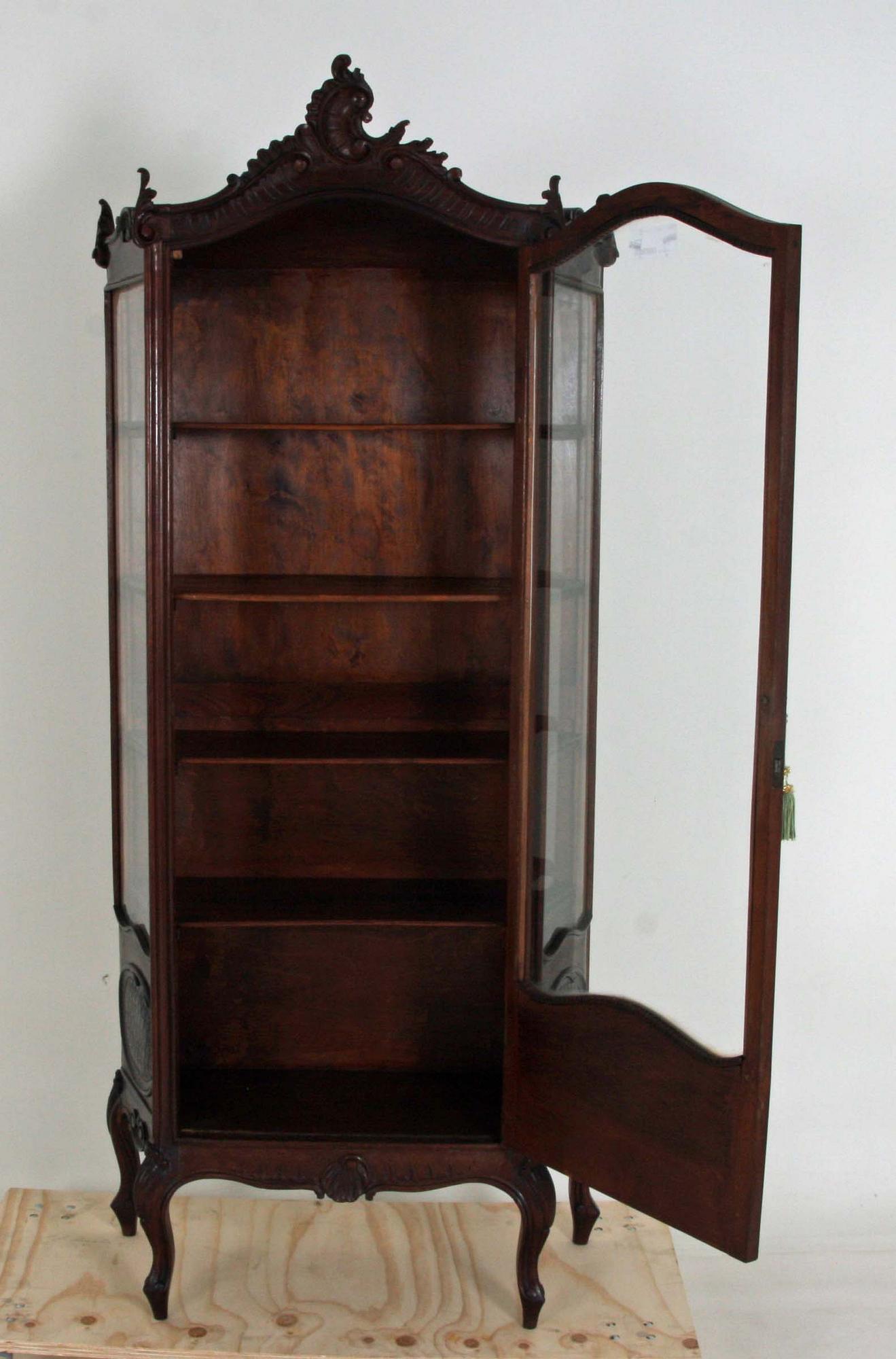 VITRINSKÅP, Louis XV-stil.