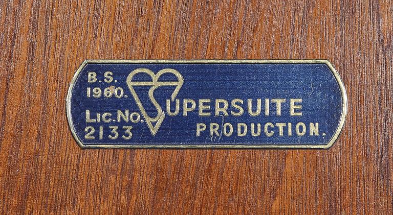 SKÅP, Supersuits produktions, England, omkring 1900-talets mitt.